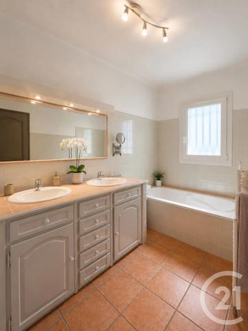 Maison à vendre  4 pièces - 117 m 2   GIGNAC LA NERTHE  - 13