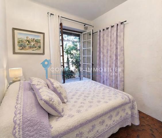 Propriete 6 pièce(s) 4 chambre(s) 210 m²