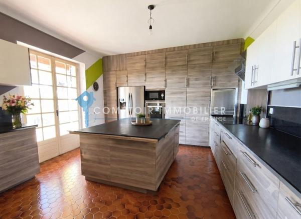 Propriete 6 pièce(s) 4 chambre(s) 210 m²