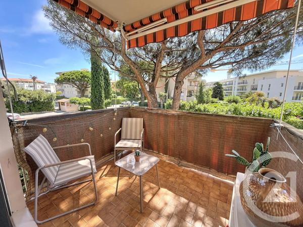 Appartement T3 à vendre  3 pièces - 43,87 m 2   CAVALAIRE SUR MER  - 83