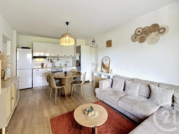 Appartement T3 à vendre  3 pièces - 43,87 m 2   CAVALAIRE SUR MER  - 83