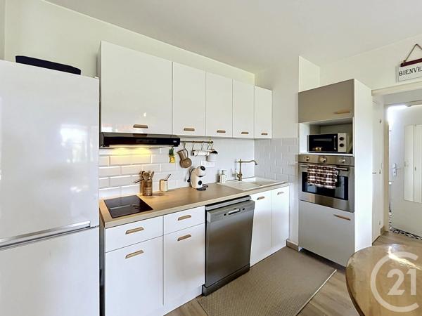 Appartement T3 à vendre  3 pièces - 43,87 m 2   CAVALAIRE SUR MER  - 83