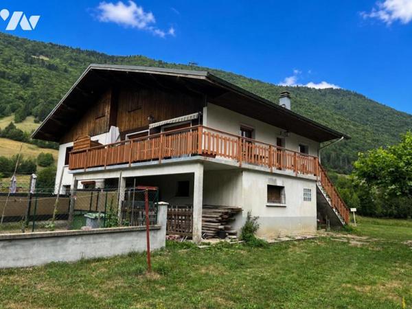MAISON DIVISEE EN TROIS APPARTEMENTS EDIFIEE SUR 1800 m2 de terrain