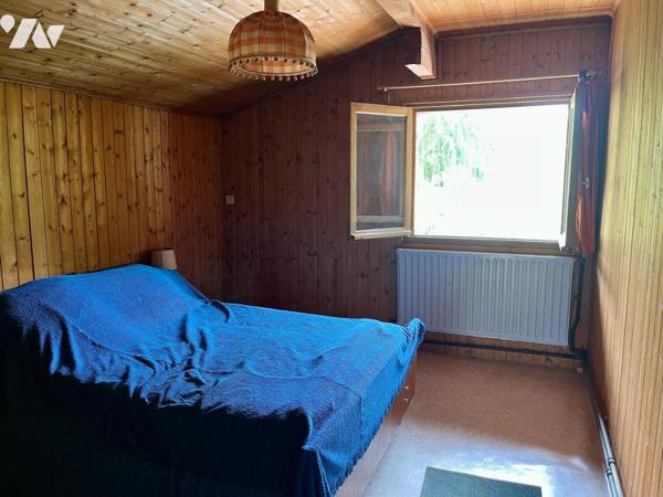 MAISON DIVISEE EN TROIS APPARTEMENTS EDIFIEE SUR 1800 m2 de terrain