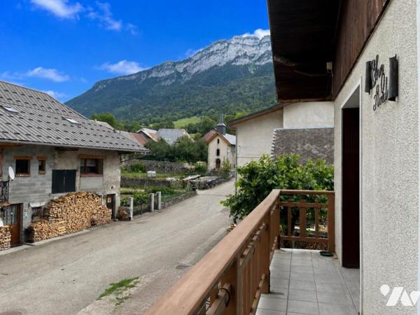 MAISON DIVISEE EN TROIS APPARTEMENTS EDIFIEE SUR 1800 m2 de terrain