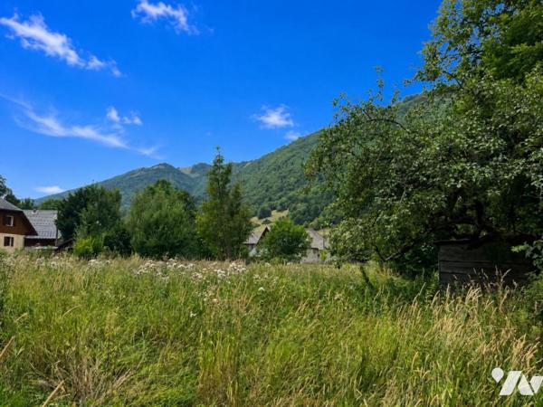 MAISON DIVISEE EN TROIS APPARTEMENTS EDIFIEE SUR 1800 m2 de terrain