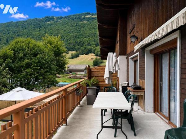 MAISON DIVISEE EN TROIS APPARTEMENTS EDIFIEE SUR 1800 m2 de terrain