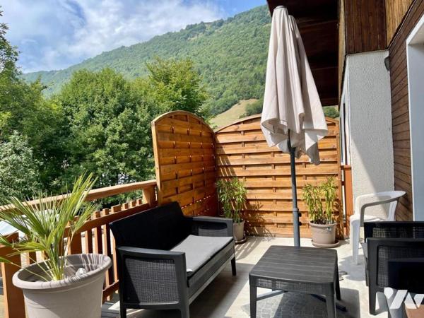 MAISON DIVISEE EN TROIS APPARTEMENTS EDIFIEE SUR 1800 m2 de terrain