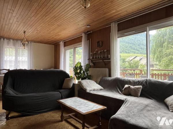 MAISON DIVISEE EN TROIS APPARTEMENTS EDIFIEE SUR 1800 m2 de terrain