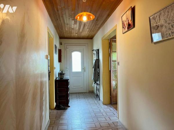MAISON DIVISEE EN TROIS APPARTEMENTS EDIFIEE SUR 1800 m2 de terrain