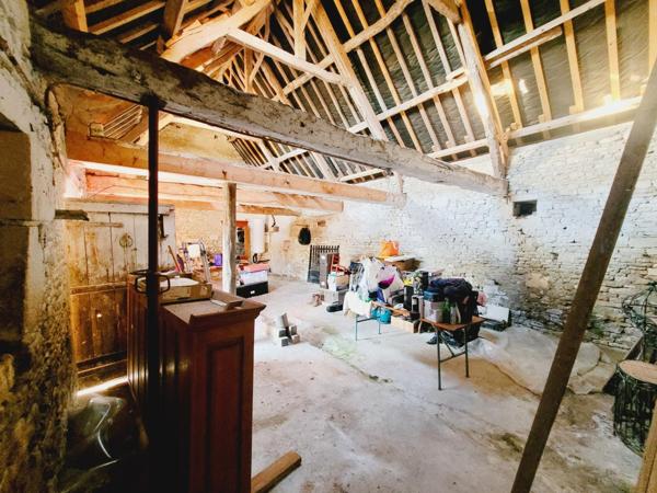 Corps de ferme 5 pièce - 5200 m2 de terrain dont 3400 m2 constructibles