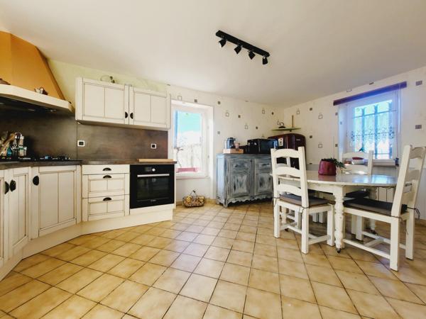 Corps de ferme 5 pièce - 5200 m2 de terrain dont 3400 m2 constructibles