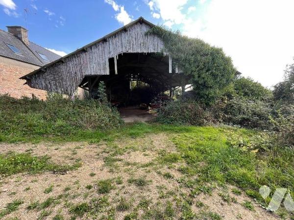 Bourg de Trégastel
Ensemble immobilier en pierres (ancienne ferme).
Celle ci se compose d'une...