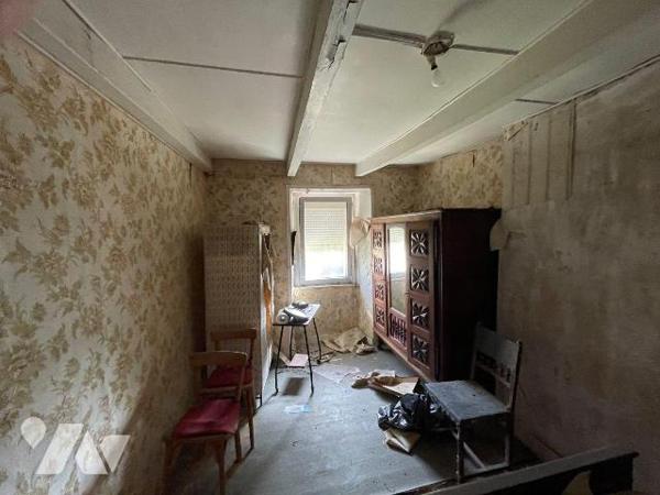 Bourg de Trégastel
Ensemble immobilier en pierres (ancienne ferme).
Celle ci se compose d'une...