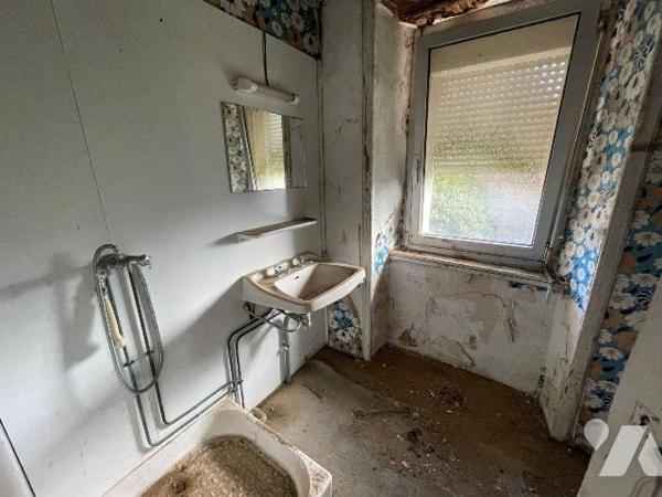 Bourg de Trégastel
Ensemble immobilier en pierres (ancienne ferme).
Celle ci se compose d'une...