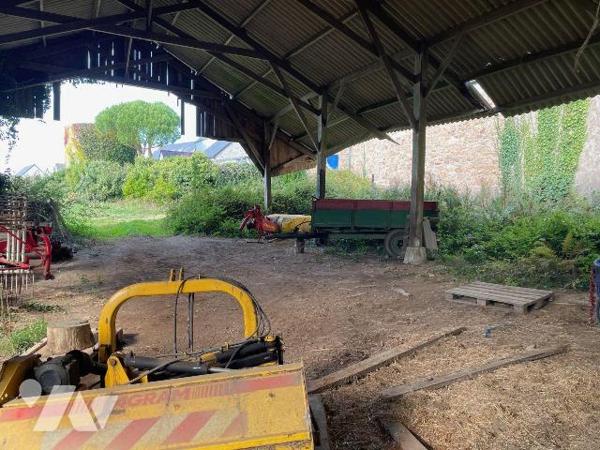 Bourg de Trégastel
Ensemble immobilier en pierres (ancienne ferme).
Celle ci se compose d'une...