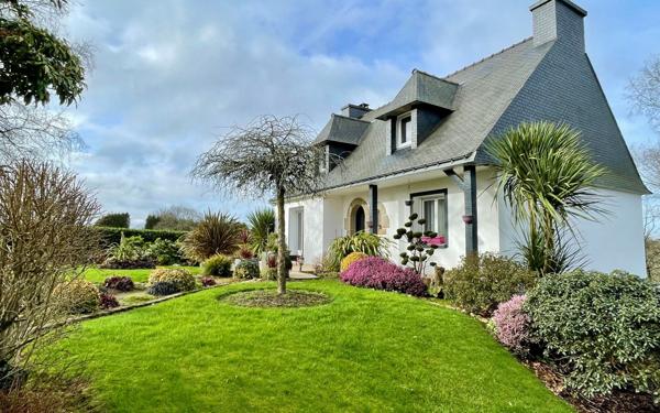 Maison à vendre    6 pièces •  Plouray