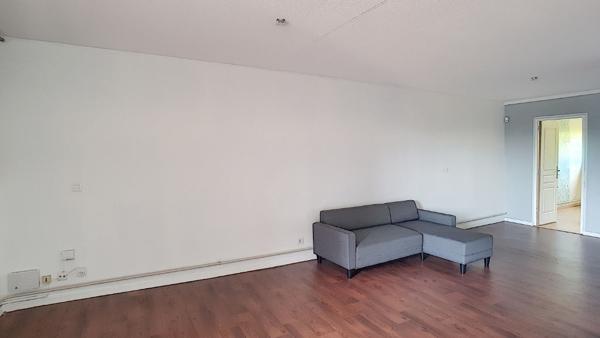 VENDU LOUE -  Appartement  de type T3 lumineux de 68m2 avec terrasse .