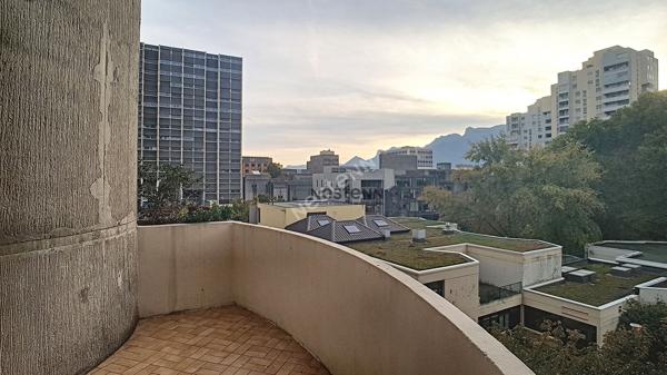 VENDU LOUE -  Appartement  de type T3 lumineux de 68m2 avec terrasse .