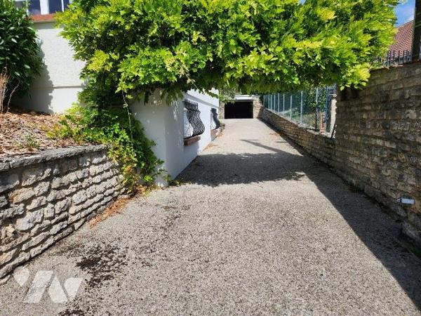 Maison familiale de 160 m² avec terrain entièrement constructible de 2 980 m² - Arsonval (5 min...