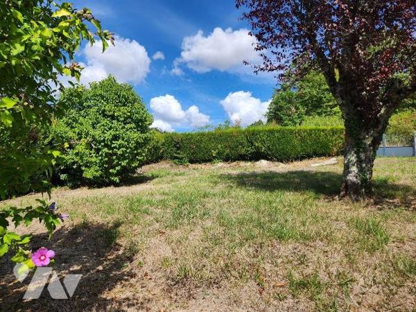 Maison familiale de 160 m² avec terrain entièrement constructible de 2 980 m² - Arsonval (5 min...