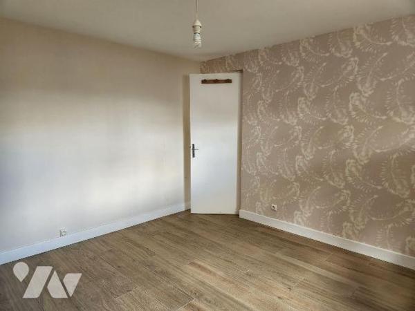 Maison familiale de 160 m² avec terrain entièrement constructible de 2 980 m² - Arsonval (5 min...