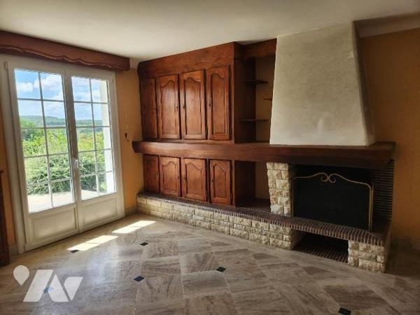 Maison familiale de 160 m² avec terrain entièrement constructible de 2 980 m² - Arsonval (5 min...