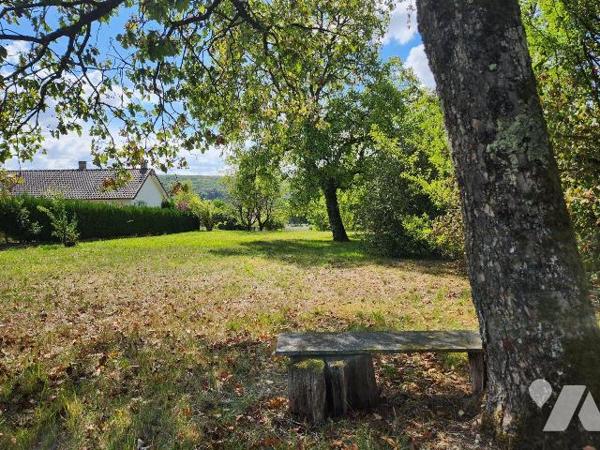 Maison familiale de 160 m² avec terrain entièrement constructible de 2 980 m² - Arsonval (5 min...