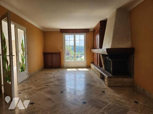 Maison familiale de 160 m² avec terrain entièrement constructible de 2 980 m² - Arsonval (5 min...