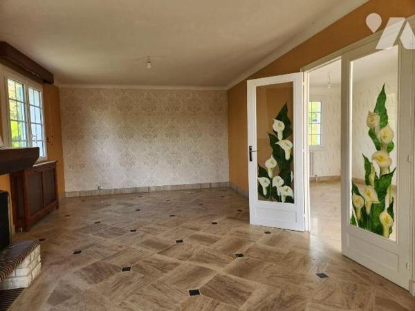 Maison familiale de 160 m² avec terrain entièrement constructible de 2 980 m² - Arsonval (5 min...