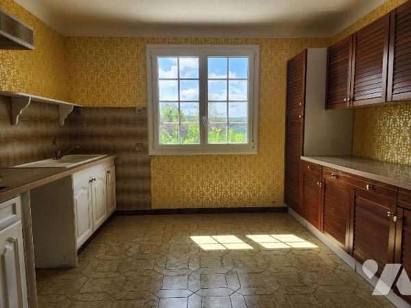Maison familiale de 160 m² avec terrain entièrement constructible de 2 980 m² - Arsonval (5 min...