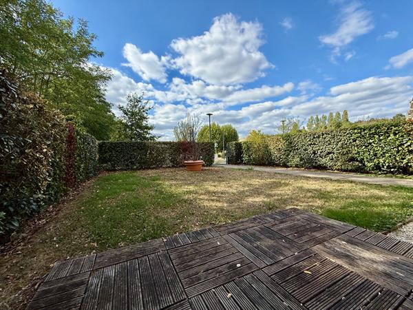 Résidence sécurisée maison Emerainville avec jardin, parking et cave !