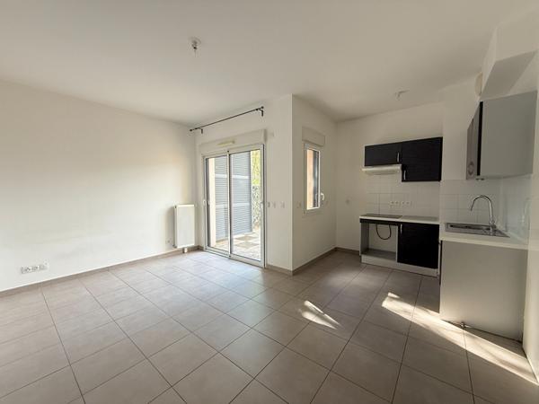 Résidence sécurisée maison Emerainville avec jardin, parking et cave !