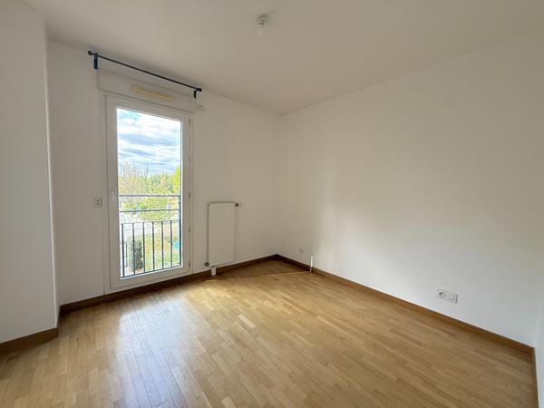 Résidence sécurisée maison Emerainville avec jardin, parking et cave !
