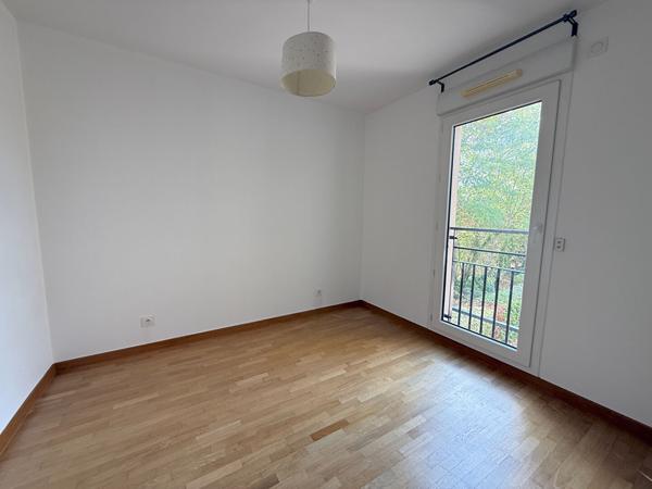 Résidence sécurisée maison Emerainville avec jardin, parking et cave !