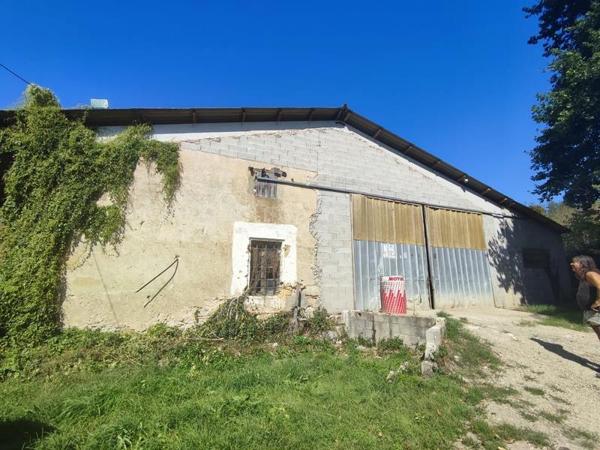 Immeuble à vendre |  Varès |  400 m²
