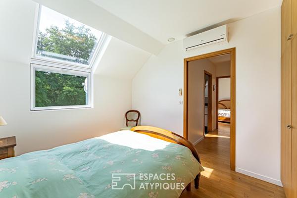 Maison contemporaine atypique de 180 m² sur trois niveaux avec rez-de-jardin