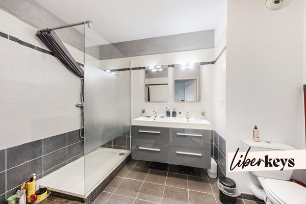 Nîmes- Joli T2 récent, Terrasse et garage. 