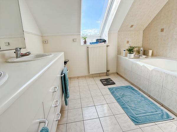 A vendre à Vauréal, dans quartier prisé, grande maison de 8 pièces avec vie de plain-pied !