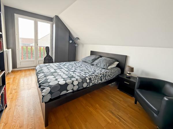 A vendre à Vauréal, dans quartier prisé, grande maison de 8 pièces avec vie de plain-pied !