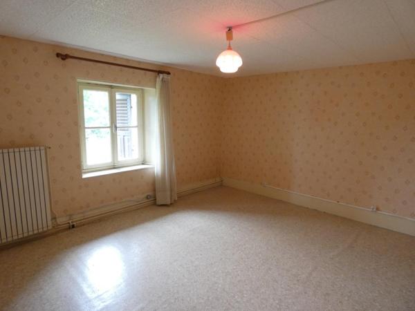 Maison,8 pièces ,5 chambres, dépendances, sur 15 ares de terrain