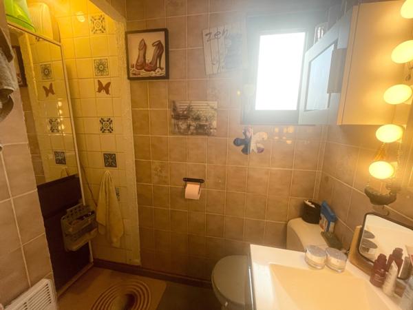 Appartement F2 bis avec cave, terrain et parking