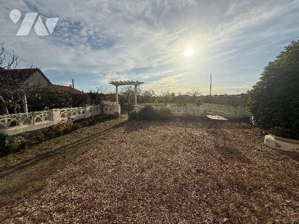 Belle maison bourgeoise comprenant 5 chambres, salon-salle-à manger, garage double, grand jardin
