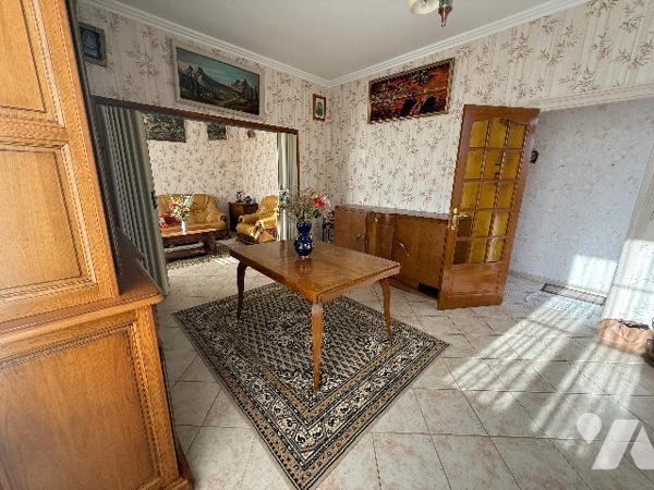 Belle maison bourgeoise comprenant 5 chambres, salon-salle-à manger, garage double, grand jardin