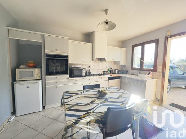 Maison traditionnelle 5 pièces de 141 m² à La Rochette (77000)