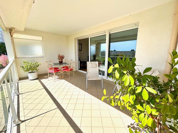 Appartement 64 m² La Rochelle -Terrasse 22 m² - Ascenseur - Parking - DPE B 378 000 € **  - Référence  MR712ED3