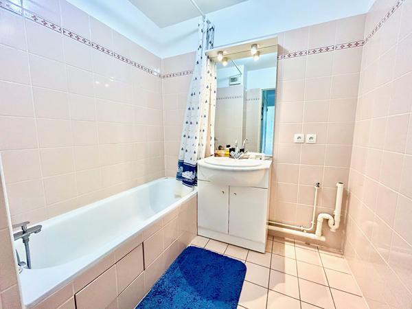 Appartement 64 m² La Rochelle -Terrasse 22 m² - Ascenseur - Parking - DPE B 378 000 € **  - Référence  MR712ED3