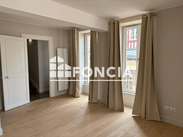 Location Appartement 3 pièces 82.47 m² - 4 RUE D'ESCURES - PORTE 004 Orleans 45000