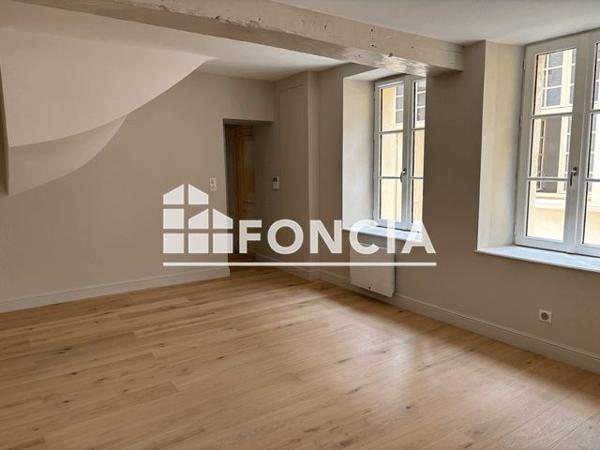 Location Appartement 3 pièces 82.47 m² - 4 RUE D'ESCURES - PORTE 004 Orleans 45000