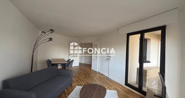 Location Appartement meublé 2 pièces 53 m² - Paris 75018